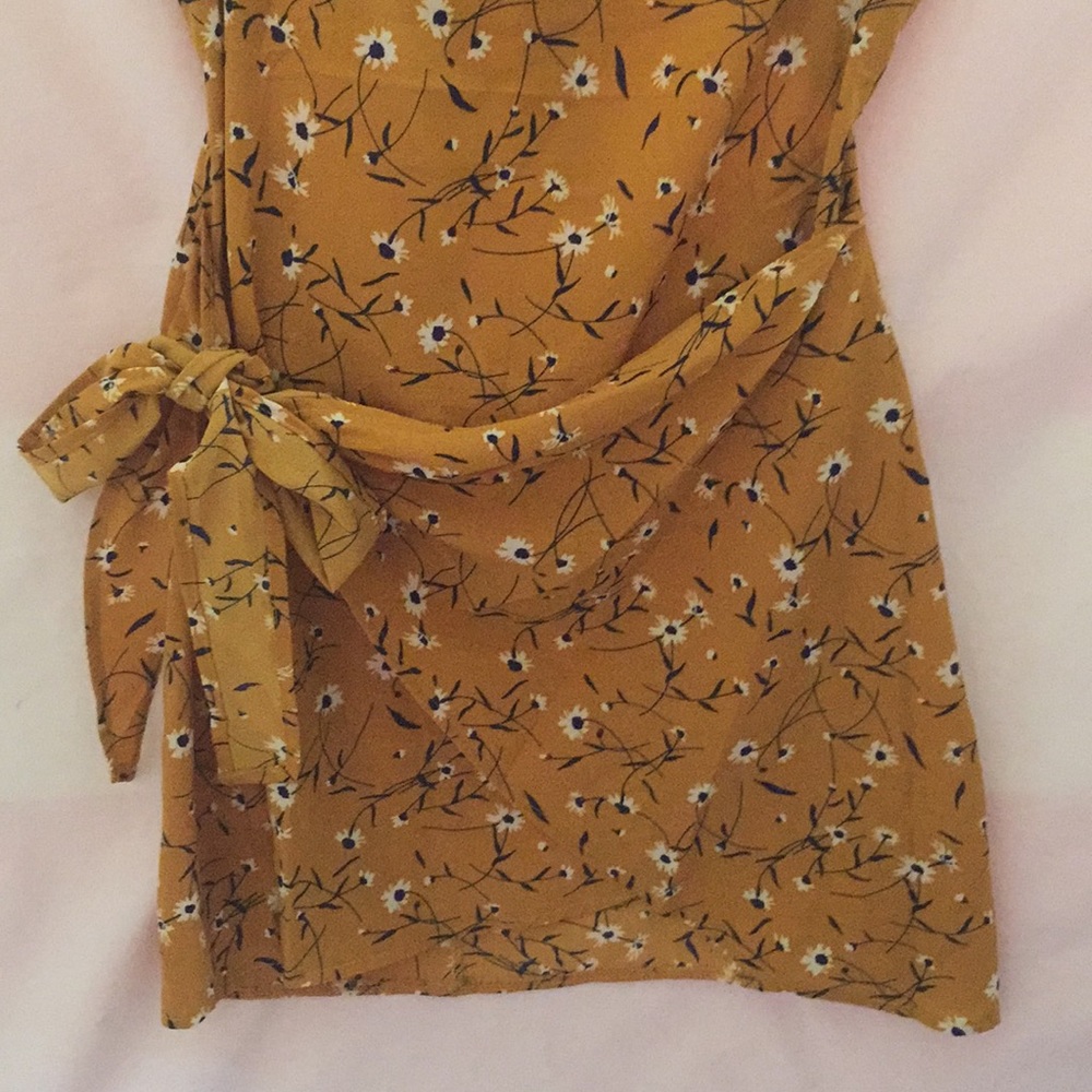 Beautiful mustard color minidress - Picture 2 of 8
